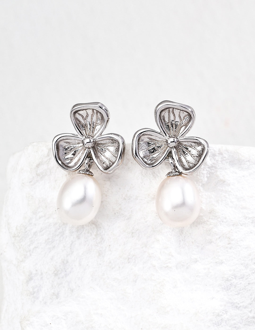 Clover S925 Sterling Silver Earrings with Natural Pearl