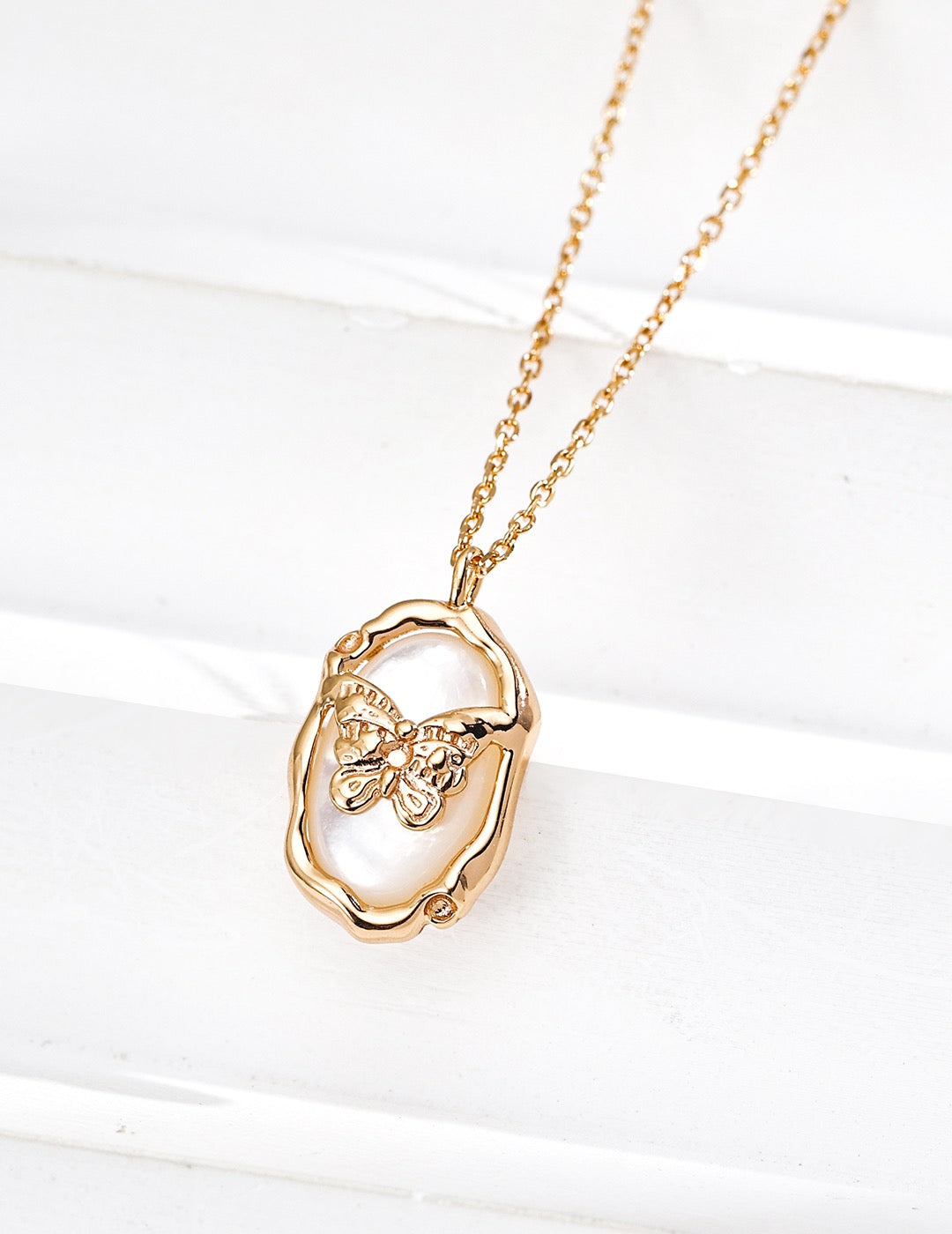Butterfly S925 Silver Fashion Mother-of-Pearl Pendant Necklace
