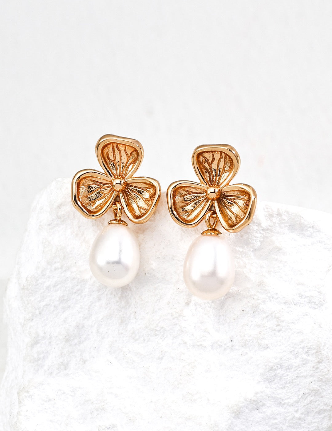 Clover S925 Sterling Silver Earrings with Natural Pearl